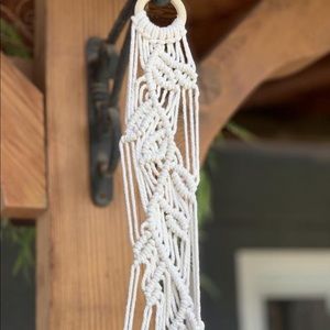 White vine macrame plant hanger